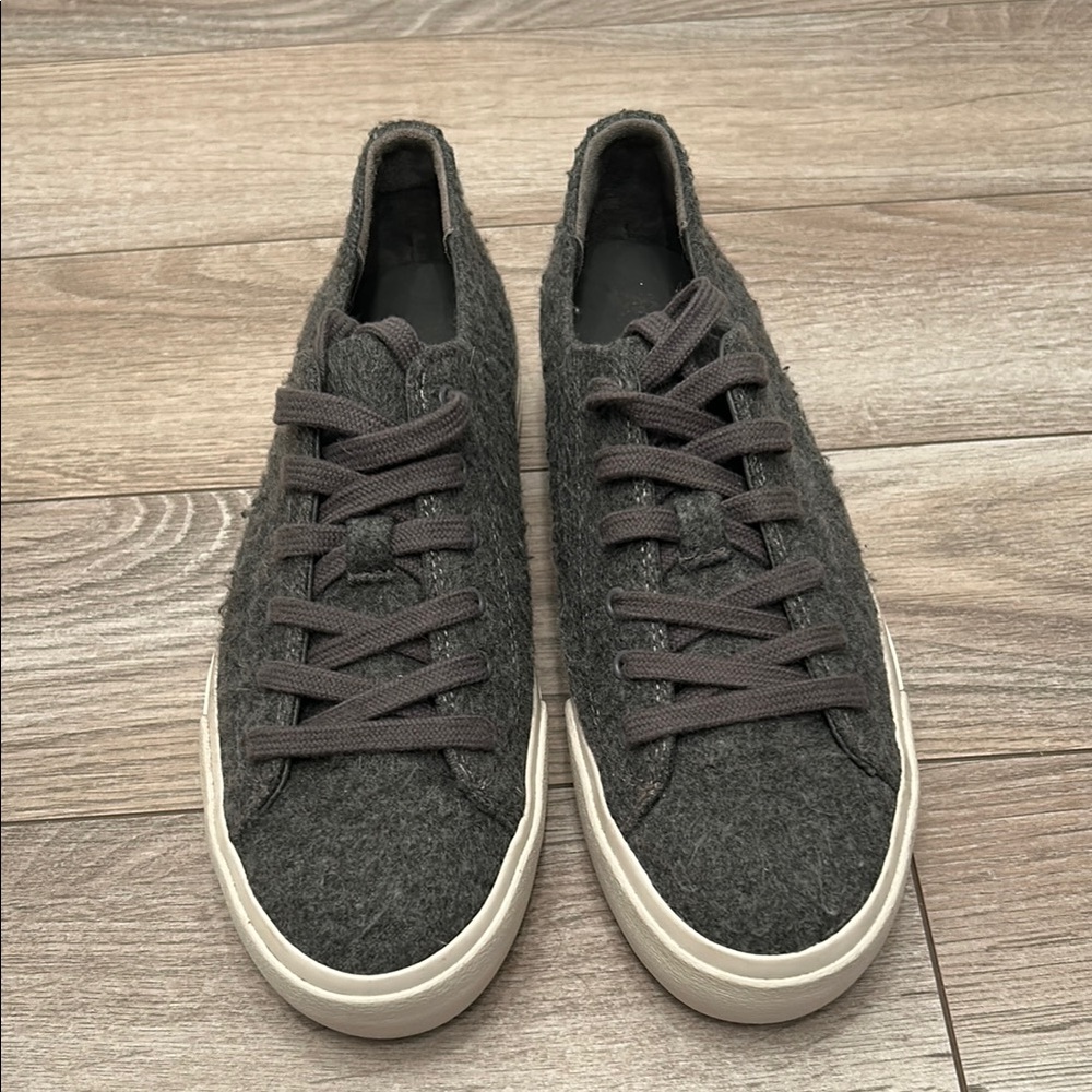 NWOT: Vince Gray Felt Sneakers - Size US 6M EUR 36 lace up casual
